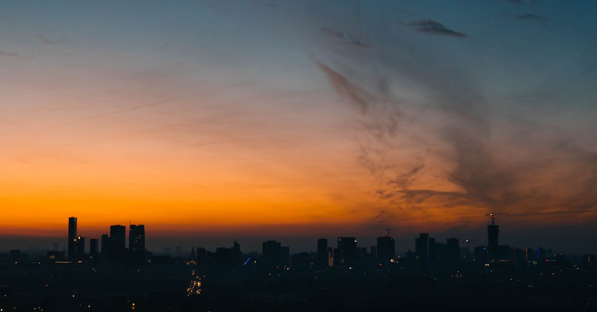 Top Dutch Podcasts for Understanding Local Dialects and Slang
